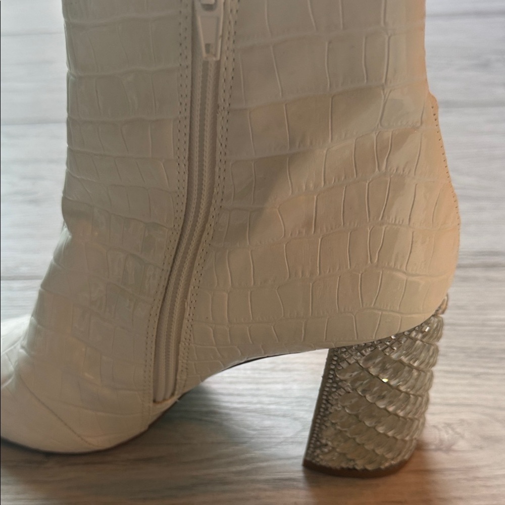White ankle booties - Picture 7 of 7